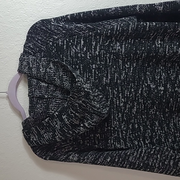 Creation Black and White Women's Sweater Small But Oversized - Picture 6 of 8